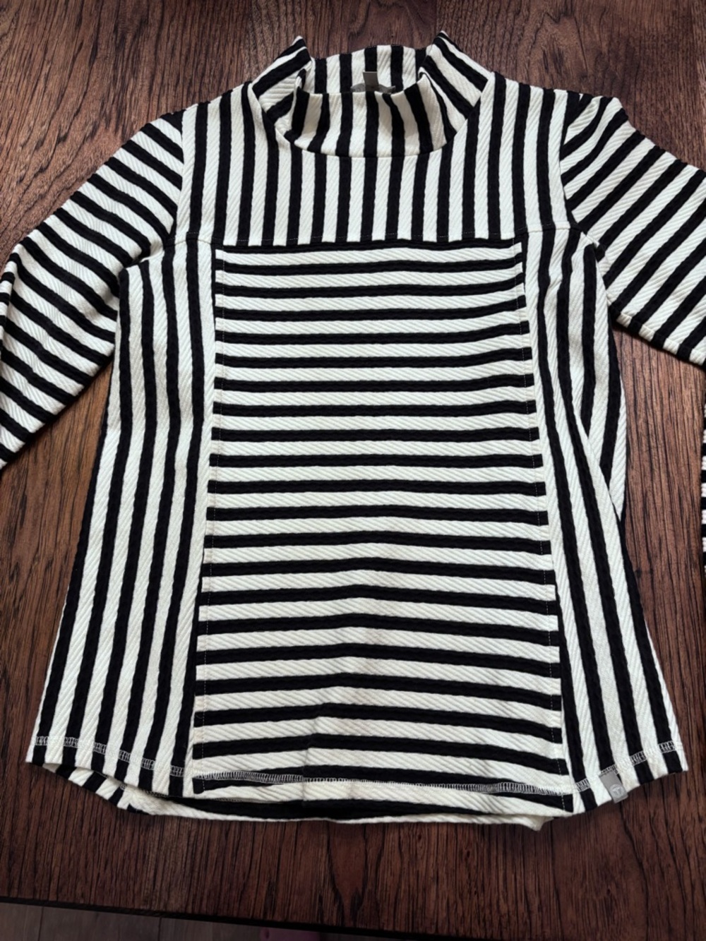 Talbots Striped Textured Top Size S Black Ivory Long Sleeve Athleisure - Picture 8 of 12